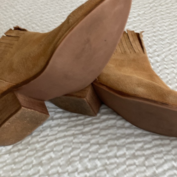 Tan suede ankle boots by Coconut Mattisse size 9 - Picture 2 of 4